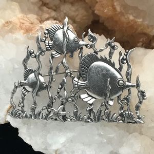Artsy Silvertone Fashion Fish Pin/Brooch